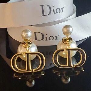 DIOR CD EARRINGS - Box & Dust Pouch included. ❤️